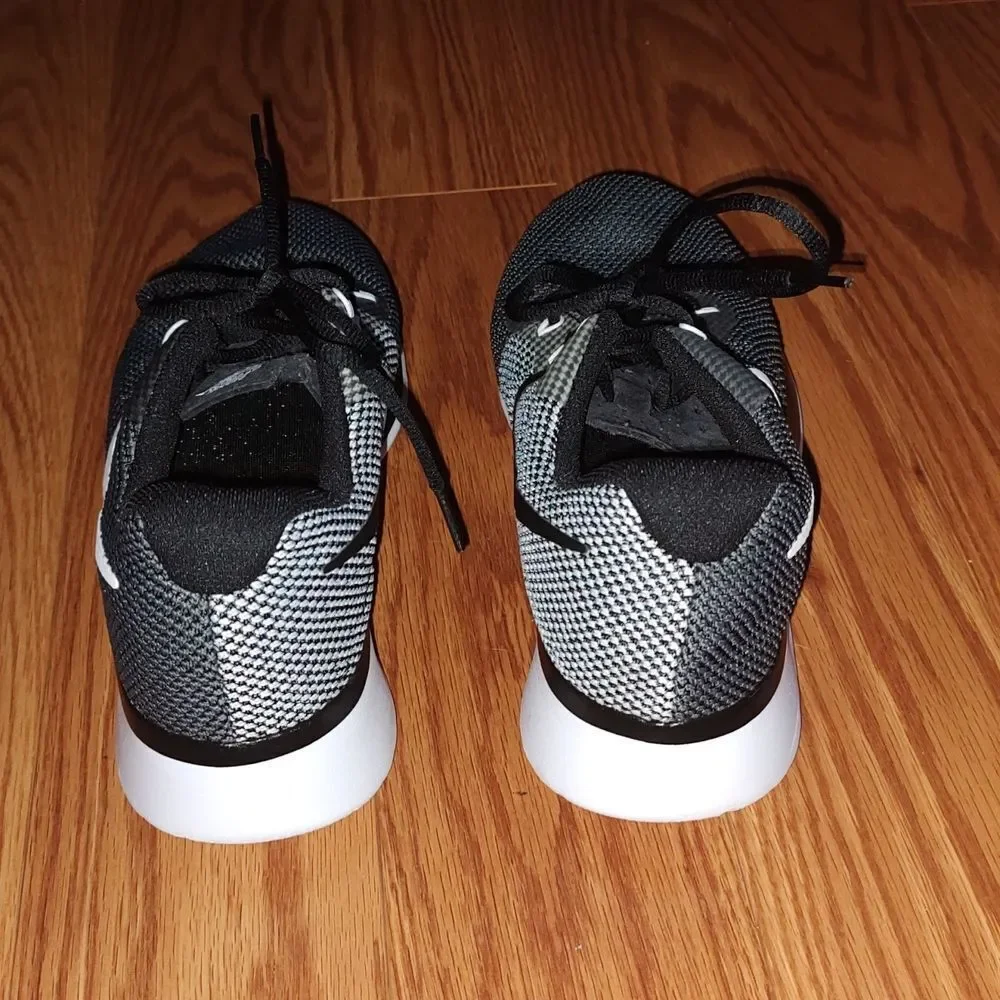 Nike Tanjun  Racer 921669-002 Black White running sneakers Sz 8.5